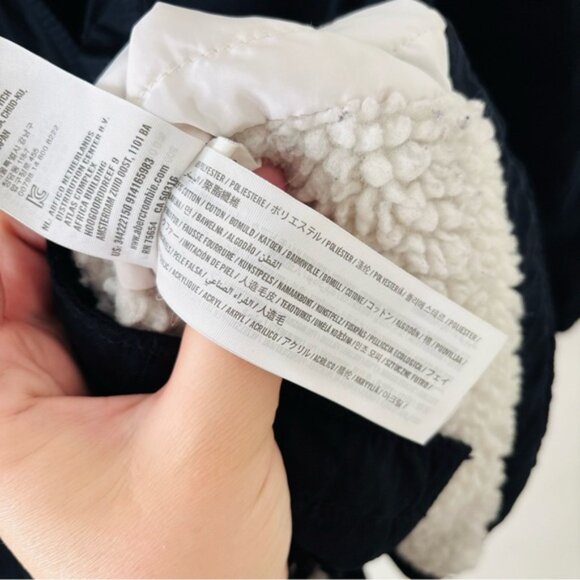 Hollister Women’s Black Utility Jacket with Cream Sherpa Lining Small Winter - Picture 7 of 8